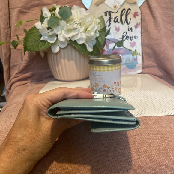 Good condition.  Gucci Jackie long wallet with locking clasp. - Picture 5 of 14